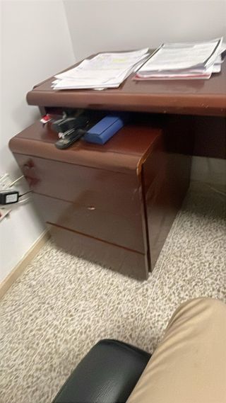 Mesa de despacho con cajonera y ropero
