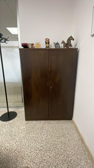 Mesa de despacho con cajonera y ropero