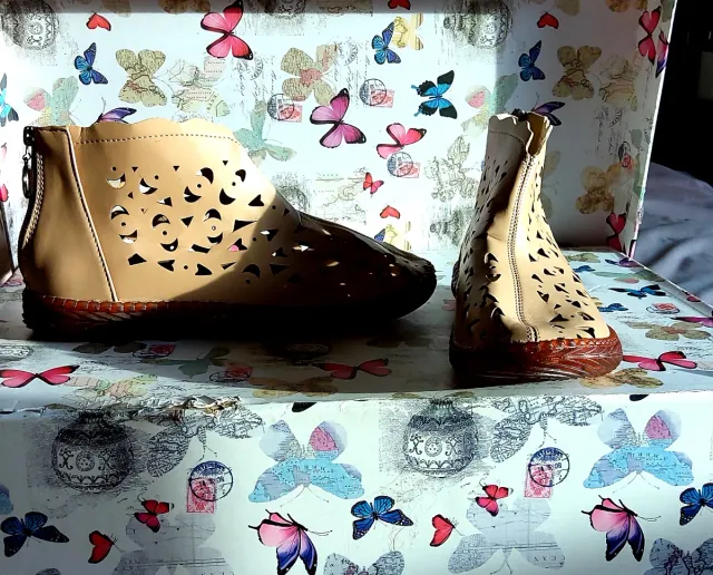 Botín troquelado beige Talla 41