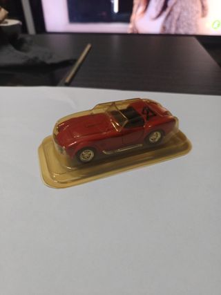 Coche a escala 1:43