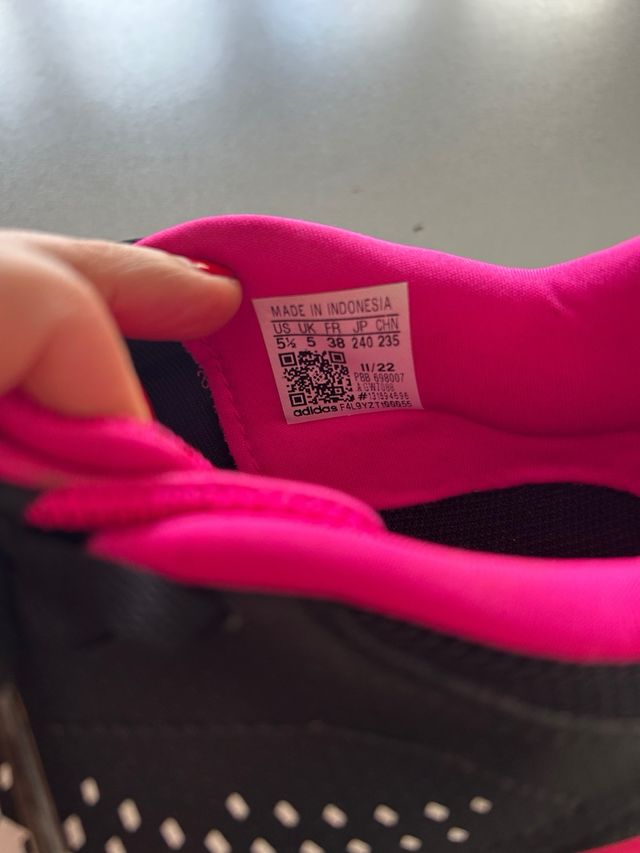 Botas de fútbol Adidas Predator Negras y Rosas