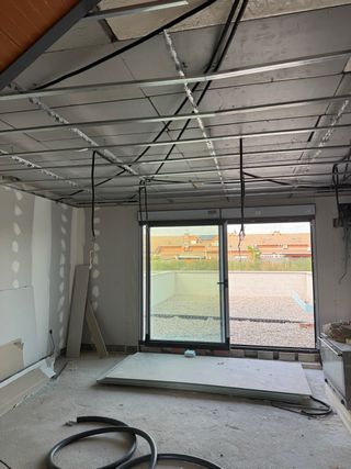 Se buscan albañiles, pintores, fontaneros, ayudnts