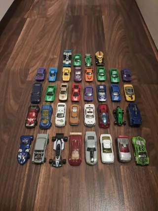 36 auto Hot Wheels e altre