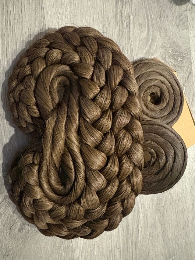 Moño fallera niña cosido. Pelo natural