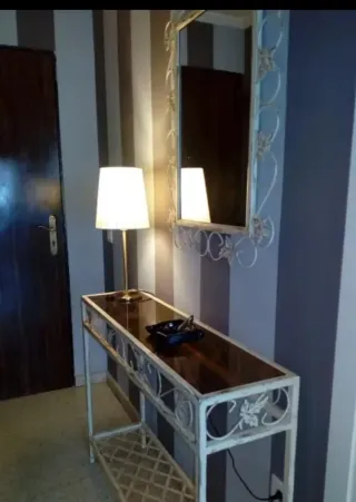 Consolle forgiata e vetro bianco rotto e smalto dorato