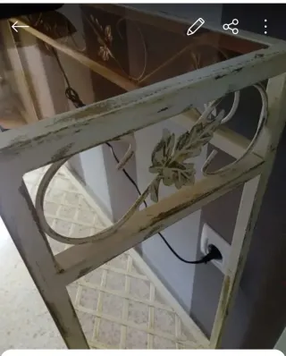 Consolle forgiata e vetro bianco rotto e smalto dorato