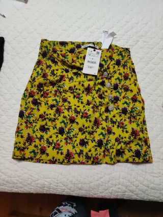 Falda mini Zara floral talla M