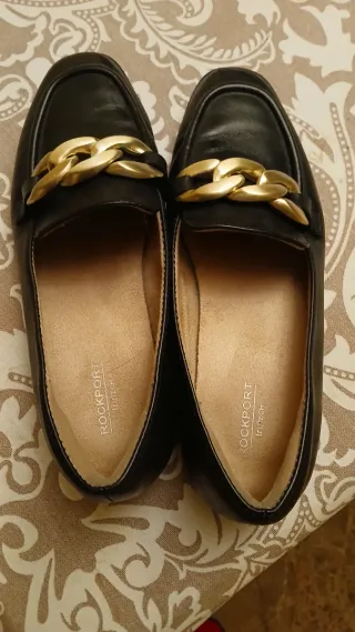 Zapatos Rockport Negros con Cadena Dorada