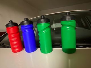 Botellas de Agua Deportivas de diferentes colores 