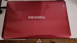 Ordenador Toshiba Rojo