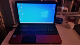 Ordenador Toshiba Rojo