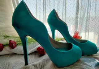 ZAPATOS TACÓN ALTO BERSHKA.