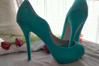 ZAPATOS TACÓN ALTO BERSHKA.
