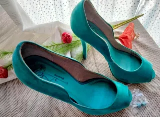ZAPATOS TACÓN ALTO BERSHKA.