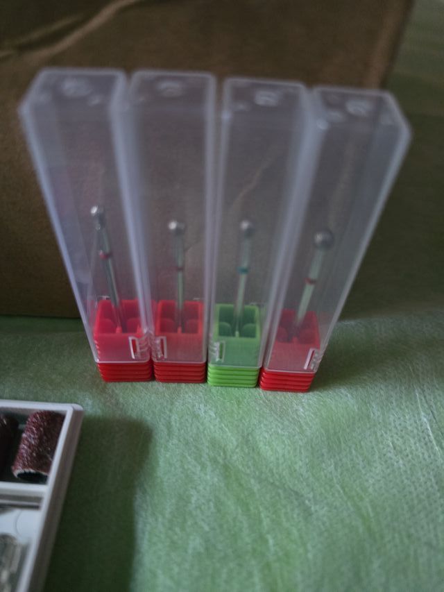 Torno profesional para uñas con accesorios