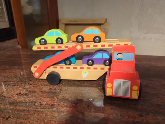 Camión Portacoches de Madera