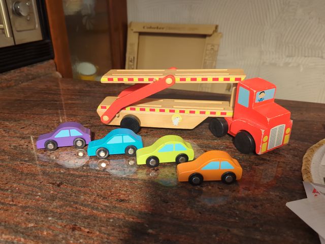 Camión Portacoches de Madera