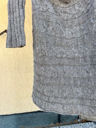 Maglione tortora con scollo a cascata