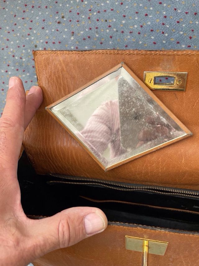 Bolso de mano de cuero marrón