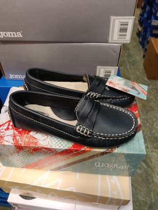 Zapatos niño azul marino talla 28.y en talla 29.
