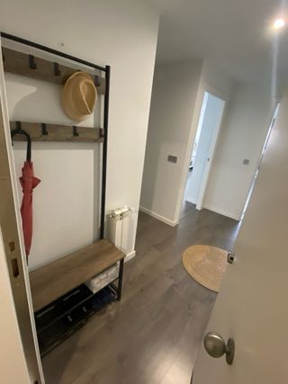 Perchero con asiento y zapatero