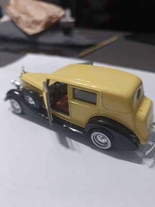 Coche clásico a escala 1:43
