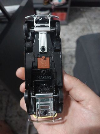 Coche clásico a escala 1:43