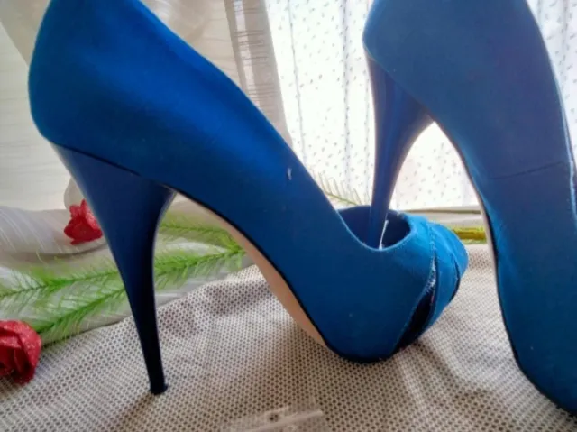 ZAPATOS AZULES BERSHKA.