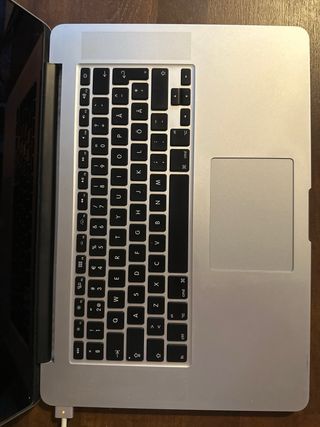 MacBook Pro 15” 2015 i7 16GB RAM 256GB Plata