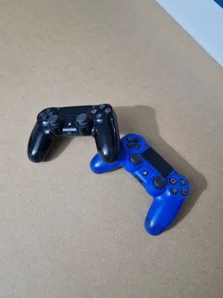 Pack PS4 + 4 Juegos + 2 Mandos Originales