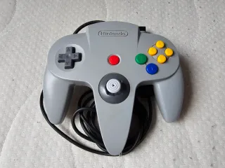 Consola Nintendo 64 PAL con mando y cables