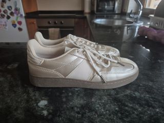 Playeros Zara dorados y beige