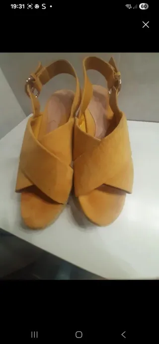 Sandalias Sfera Amarillas Elegantes