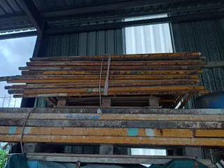 Andamios y tubos de construcción