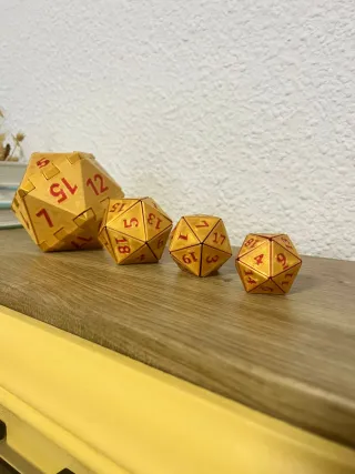 Dados D20 (20 caras) diferentes colores.