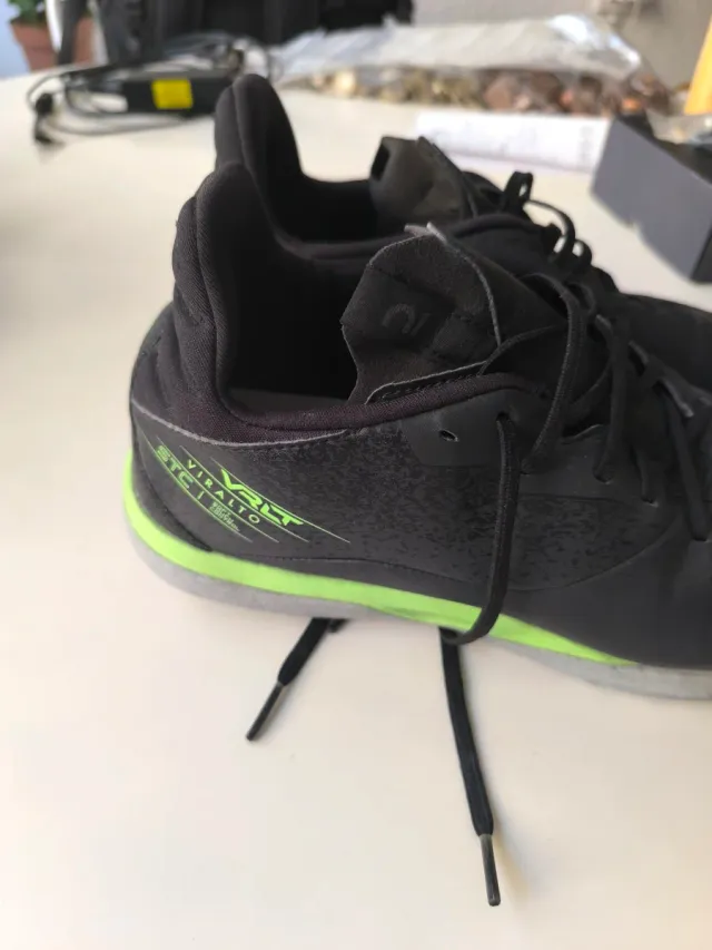 Zapatillas fútbol Kipsta negras y grises