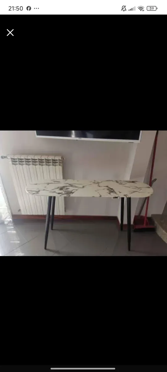 Consolle moderna finto marmo zampe nere