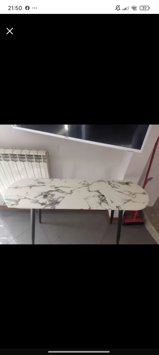 Consolle moderna finto marmo zampe nere