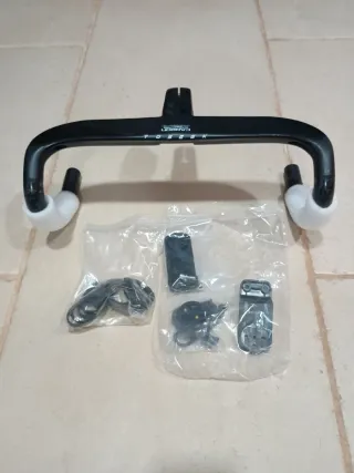 Manillar Aero Carbono con Accesorios