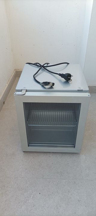 Mini nevera con puerta de cristal