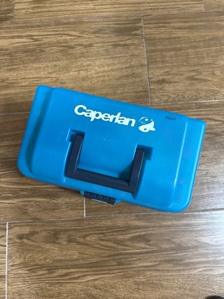 Caja de pesca con aparejos