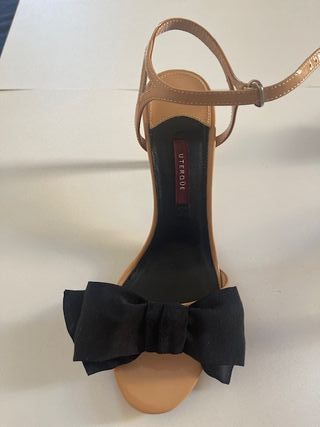 Tacones UTERQUE Talla 38 Negro/Marrón