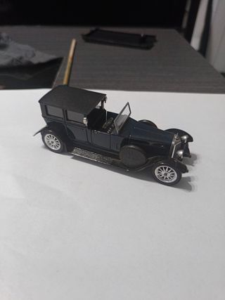 Coche a escala 1:43
