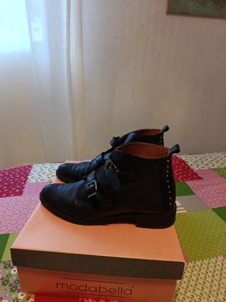 Botines de piel auténtica con hebillas