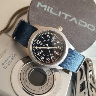 Reloj Militado, movimiento suizo, zafiro, acero