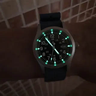 Reloj Militado, movimiento suizo, zafiro, acero