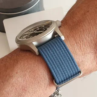 Reloj Militado, movimiento suizo, zafiro, acero