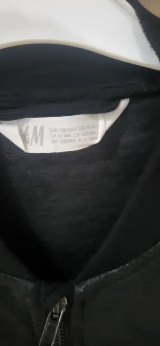 Chaqueta H&M efecto piel negra