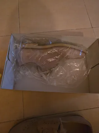 Zapatos niño comunión beige de la marca Tizzas