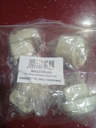 Kit 4 enchufes internacionales MULTIPLUG